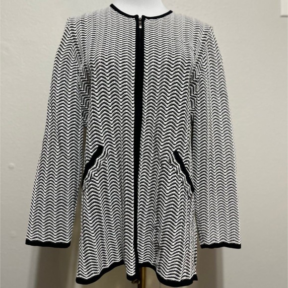 Exclusively Misook Black/White Chevron zip up Jacket - Picture 2 of 7